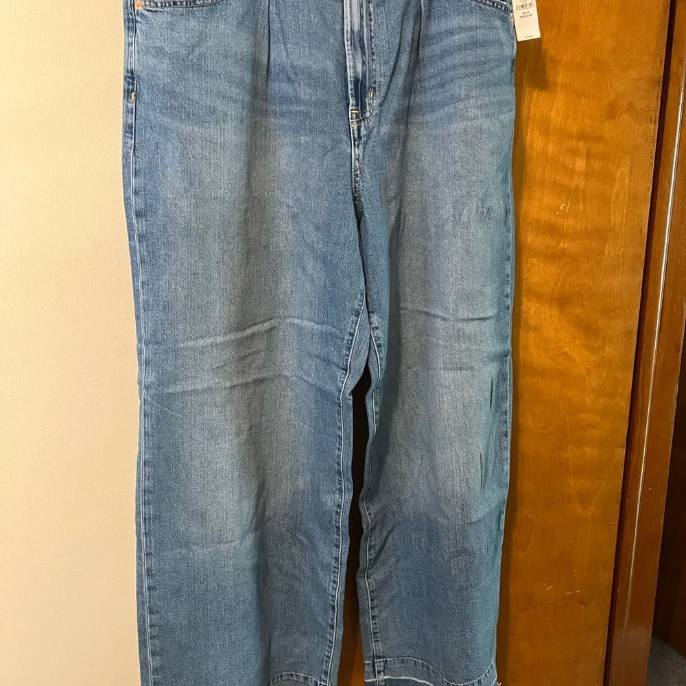 GAP Blue Jeans - Picture 2 of 5
